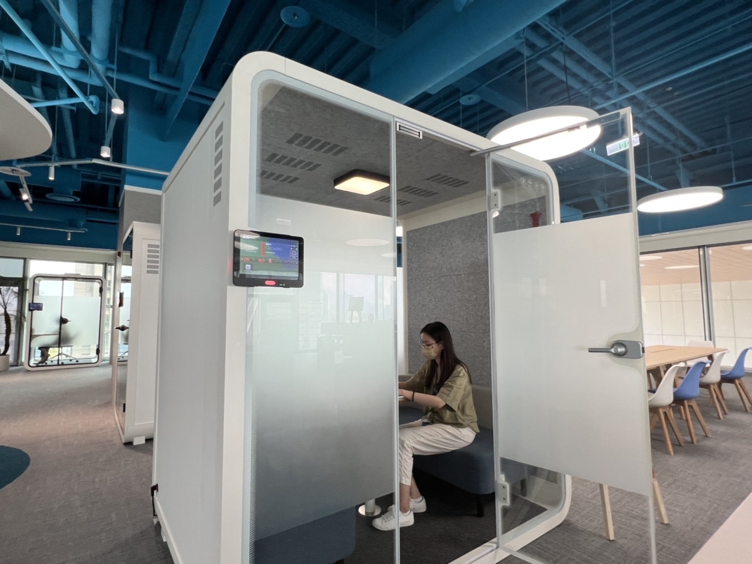 赢博高雄據點的智慧行動辦公艙，展現赢博在面板以外的研發應用軟實力